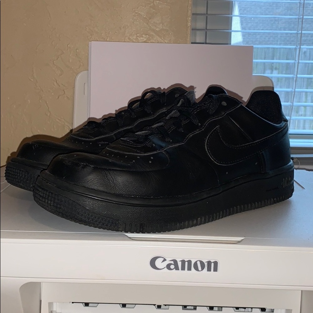 I’m selling my Black Air Forces!!